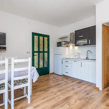 One-Bedroom Apartment in Barbat * Barbat na Rabu