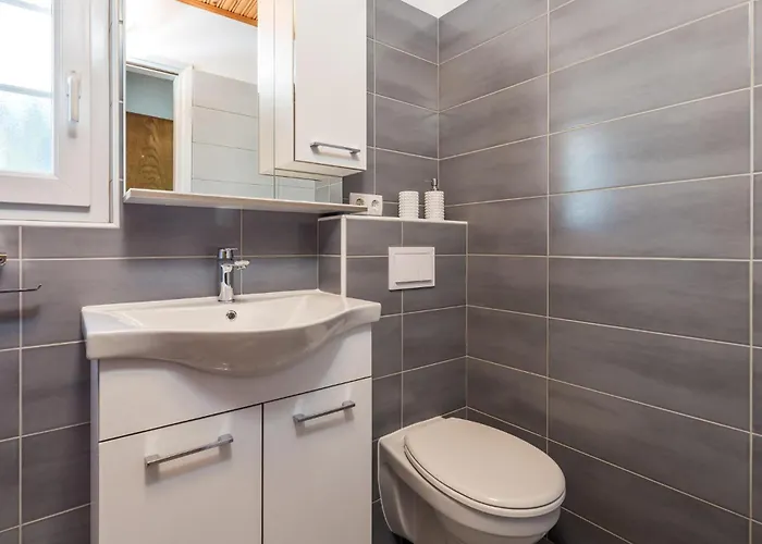 1 Bedroom Beautiful In Barbat *