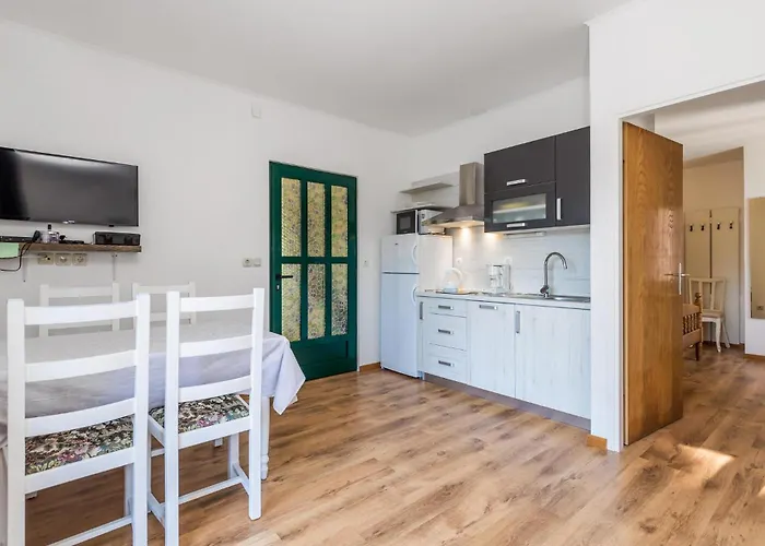 1 Bedroom Beautiful In Barbat * Barbat na Rabu