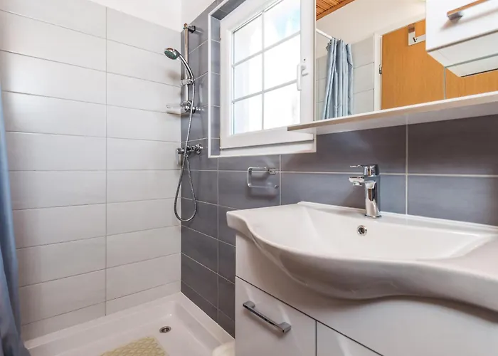 1 Bedroom Beautiful In Barbat Appartement