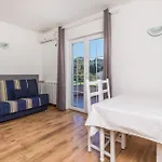 Apartamento 1 Bedroom Beautiful In Barbat