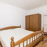 1 Bedroom Beautiful In Barbat Apartamento *