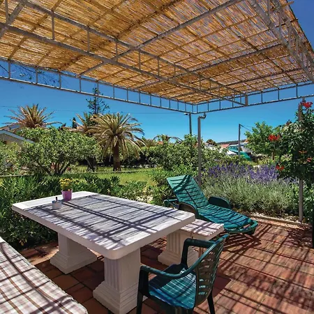 Appartamento 1 Bedroom Cozy In Barbat *